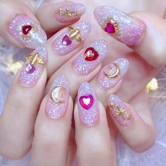 Rosalía lleva el diseño de uñas inspiradas en Sailor Moon que las fans  amarán