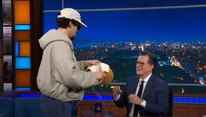 VIDEO: ¿Qué le dijo Bad Bunny a Stephen Colbert en programa en vivo? –  Metro Puerto Rico