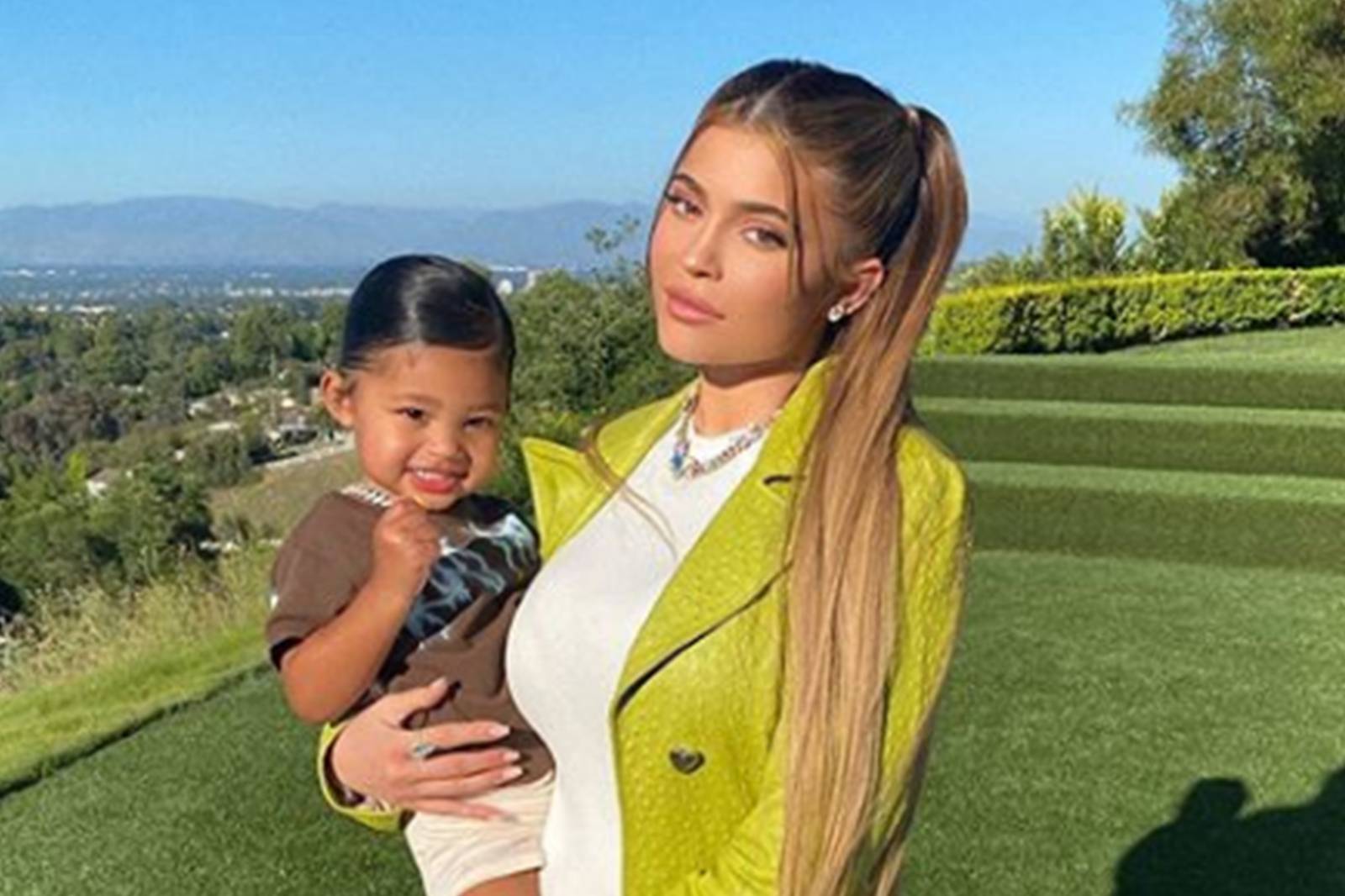 Дочки богатых родителей. Богатая девушка. Дочки богатых родителей. Дети олигархов. Дочки богатых родителей.