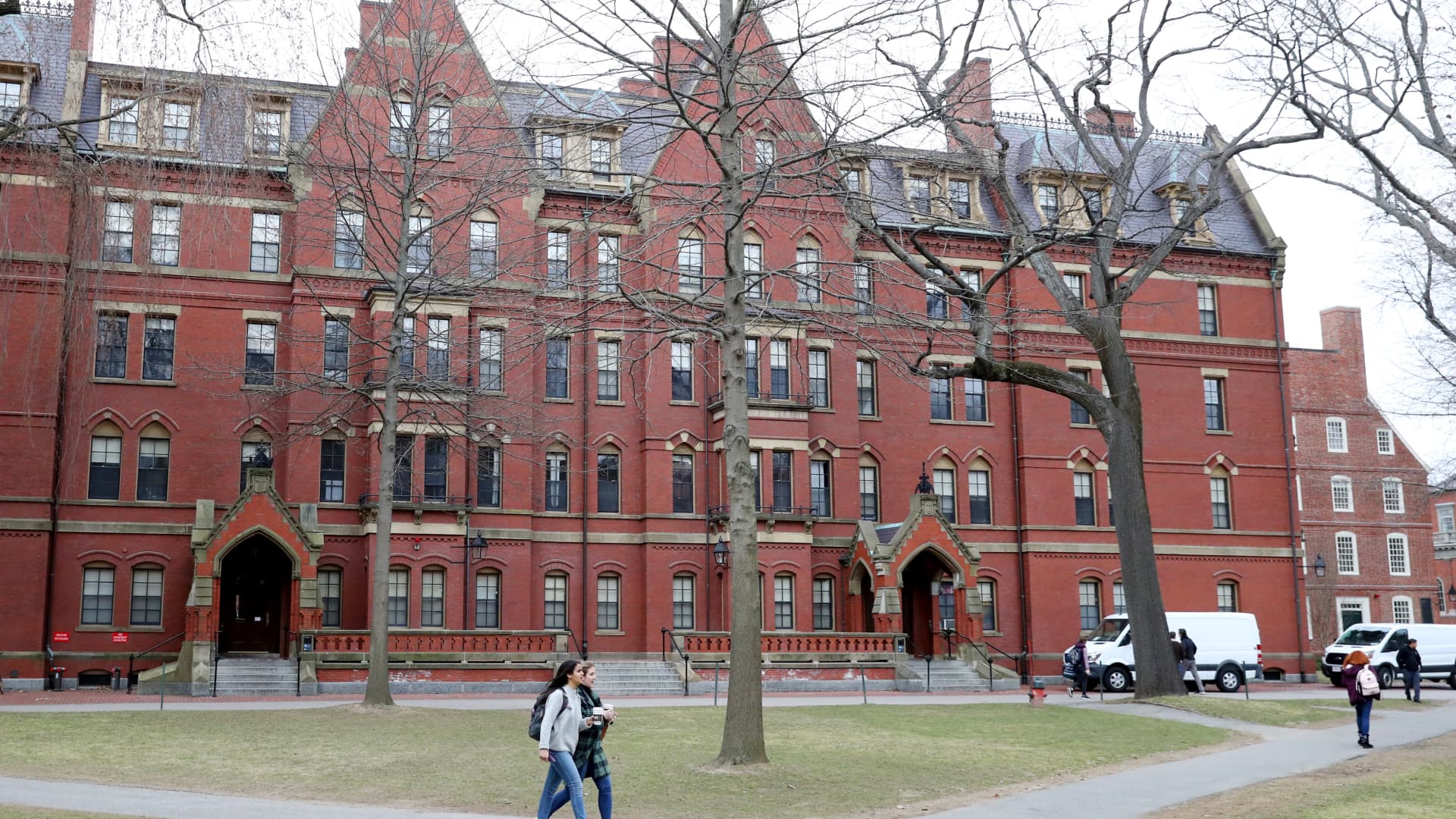 Estude em Harvard de graça e sem sair de casa: veja 110 cursos