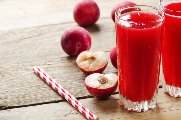 Super benéfico! Esta é a razão — além da prisão de ventre — para você tomar suco de ameixa; aprenda também uma receita – Metro World News Brasil