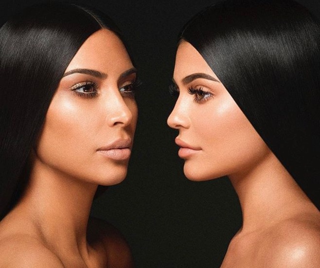  Kylie Jenner versus Kim Kardashian  quién tiene la mejor colección de maquillaje