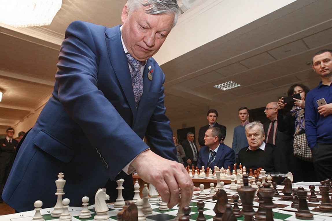 La Estrategia en El Ajedrez . Karpov (1)