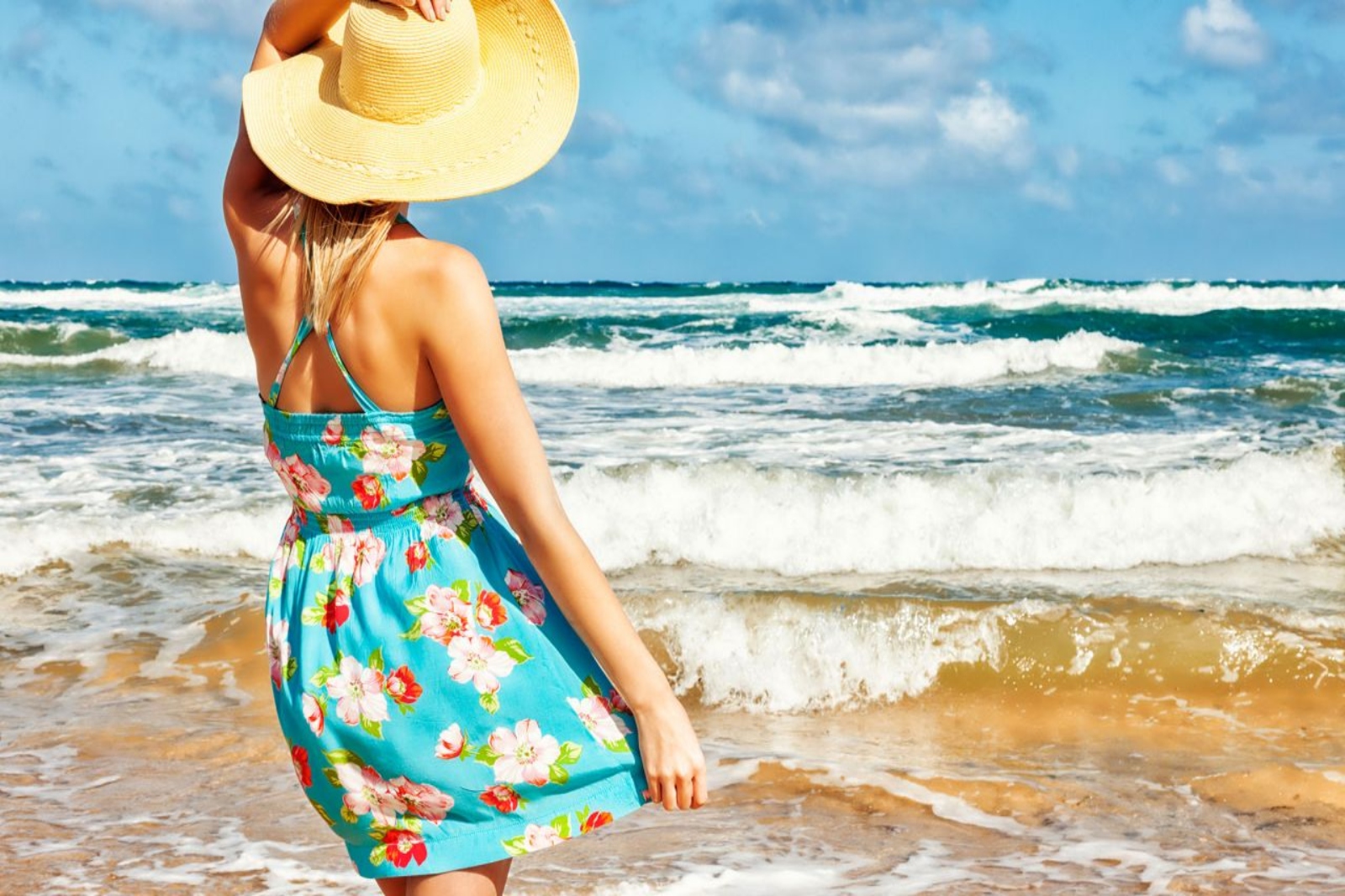 Desde los vestidos casuales a los pareos: El outfit perfecto para ir a la  playa – Nueva Mujer