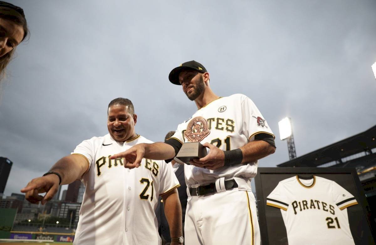 Jugadores de Pittsburgh usarán el número 21 de Roberto Clemente