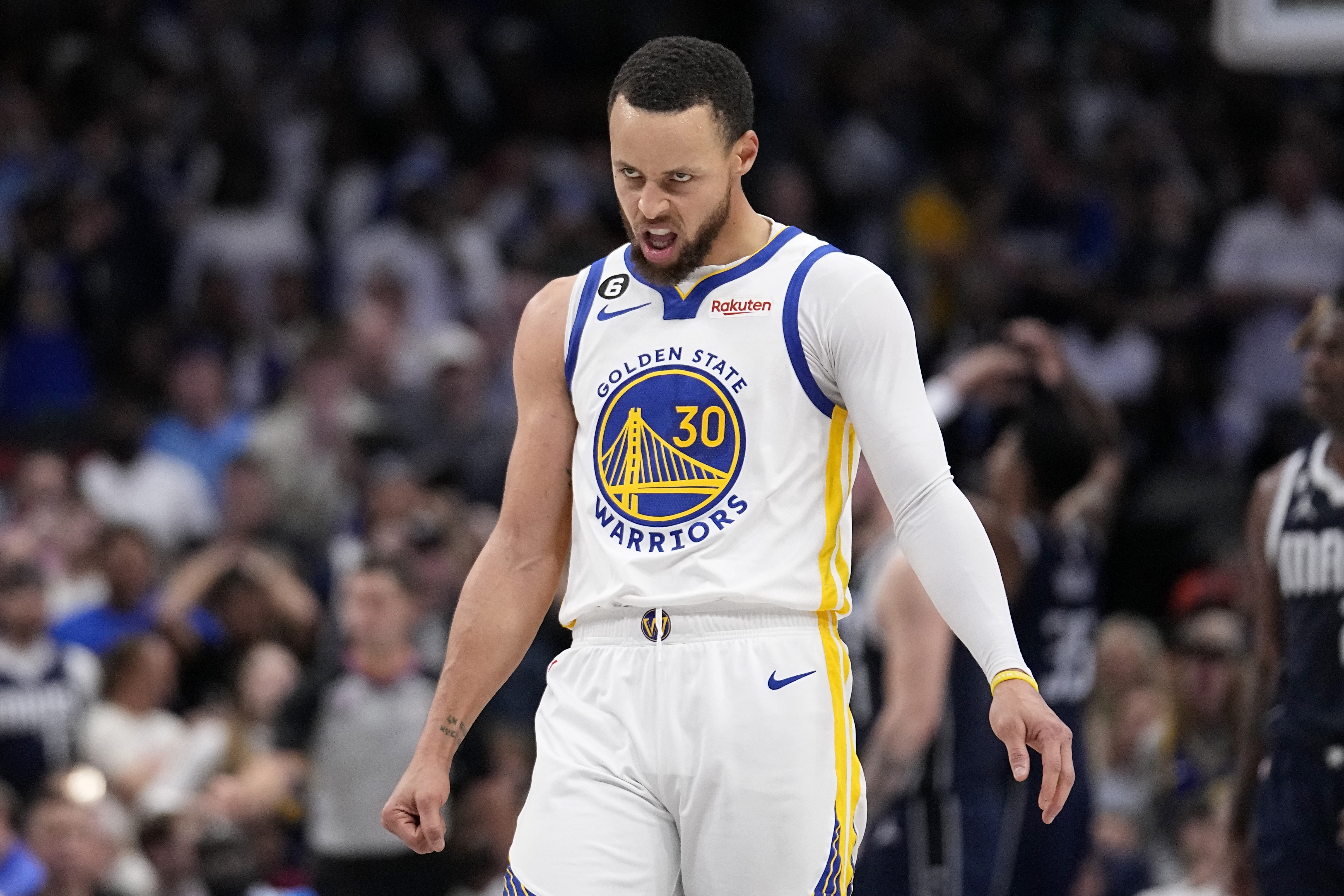 Stephen Curry anota 50 pontos e estabelece novo recorde na NBA