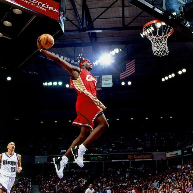 crimen Astronave pirámide LeBron Air Zoom 1, las primeras zapatillas de Nike para la futura leyenda  de la NBA – FayerWayer