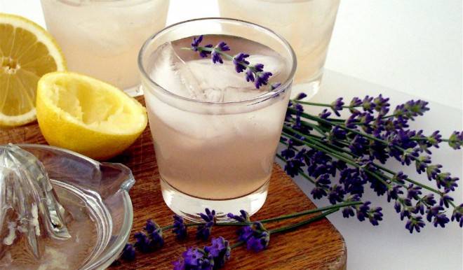 Cómo preparar una refrescante limonada de lavanda - Sabrosía