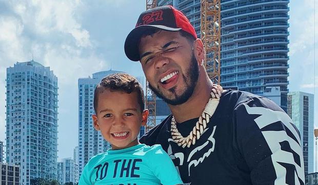 Ya no habría demanda? Anuel AA se muestra con su hijo tras haber sido  acusado de 