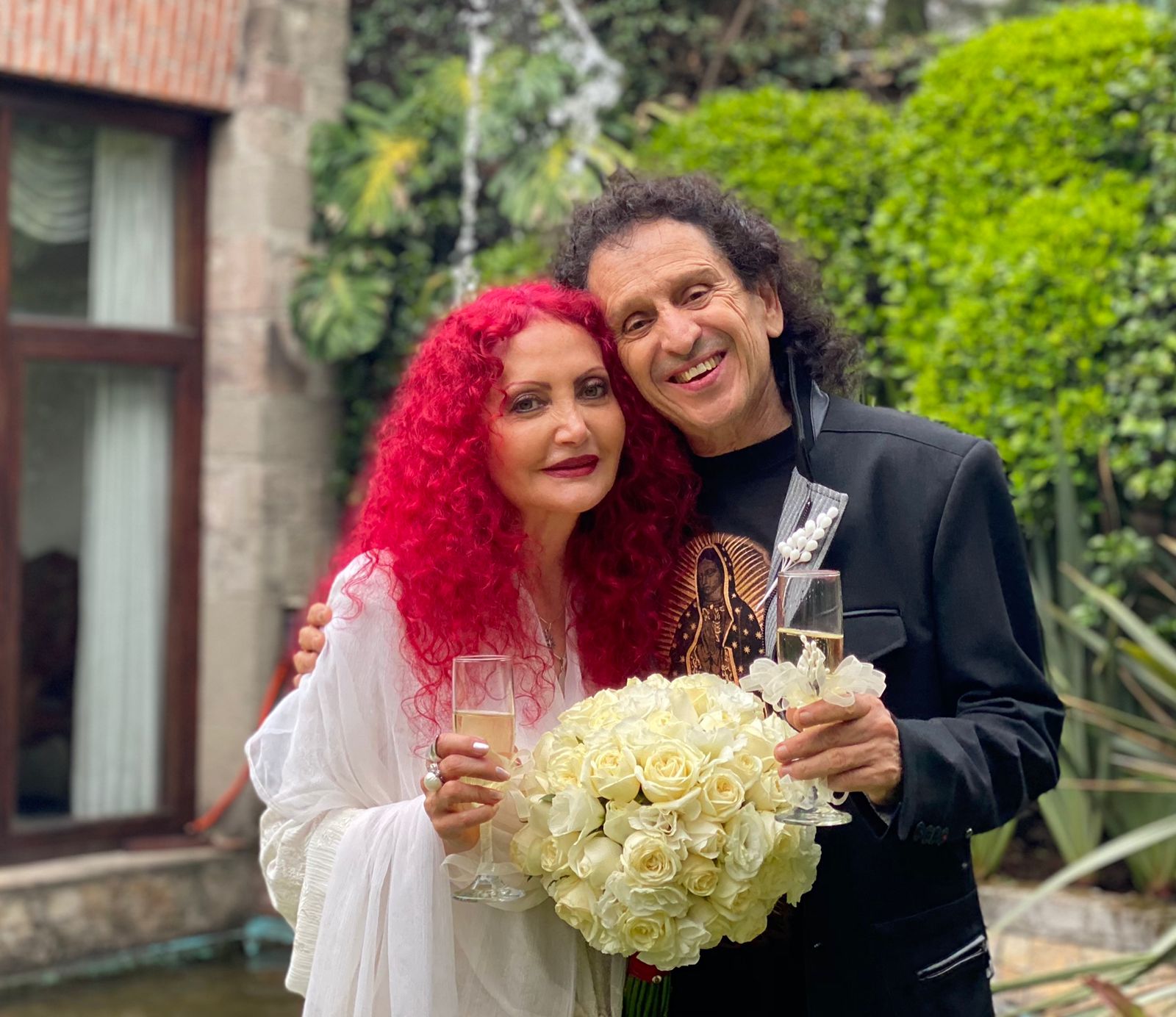 Chela y Alex Lora celebran 53 años de amor y rock and roll – Publimetro  México