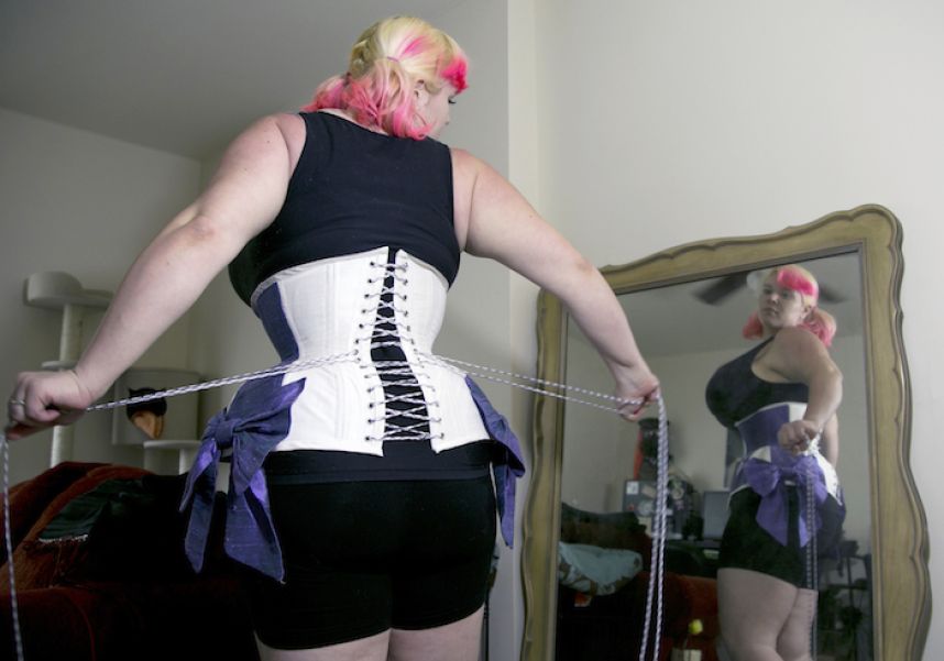 La Jessica Rabbit de carne y hueso: Usa un corset 23 horas al día –  Publimetro Colombia