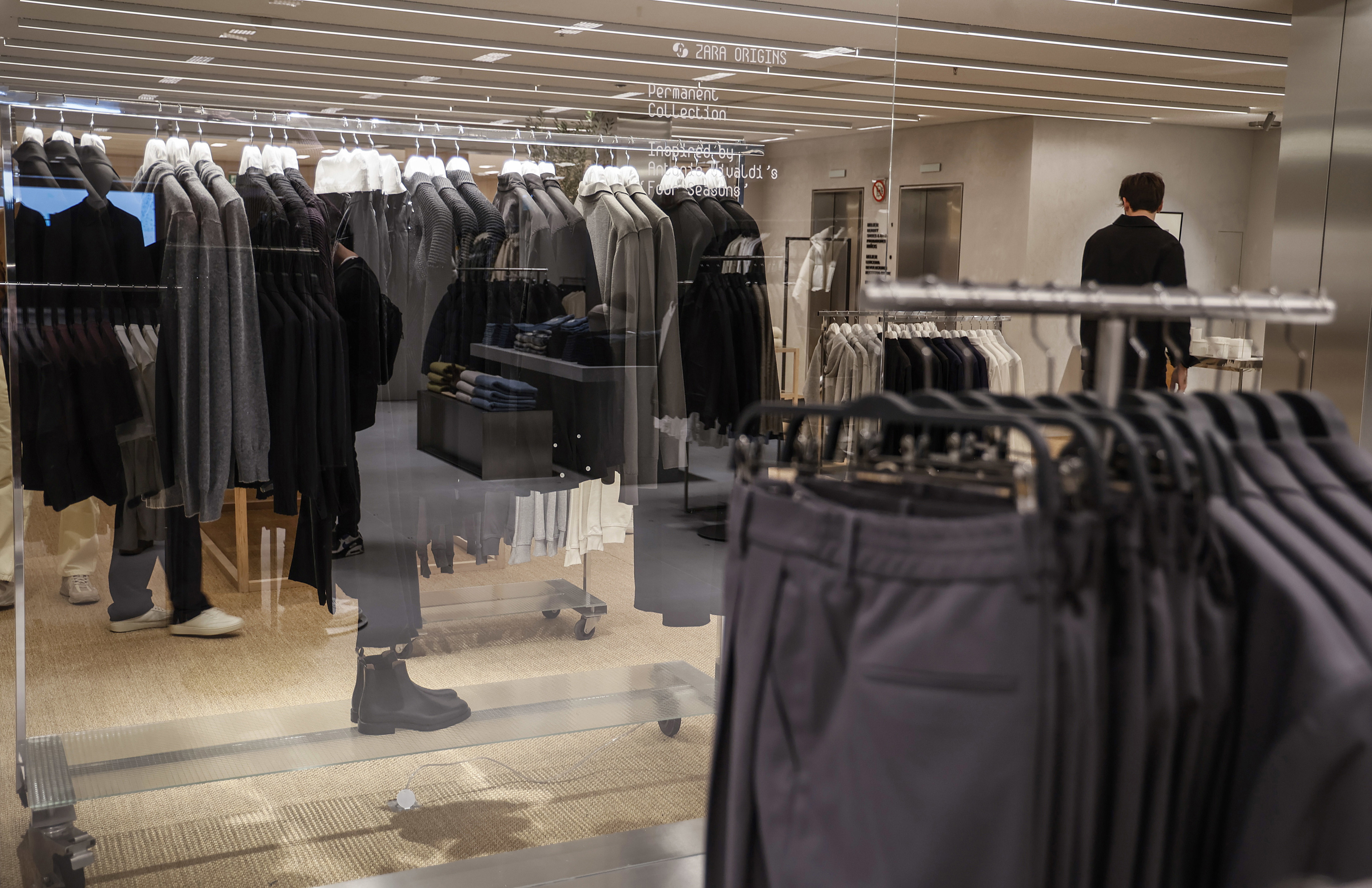 Zara: Tienda de ropa comenzará a cobrar por hacer devoluciones de compras  online
