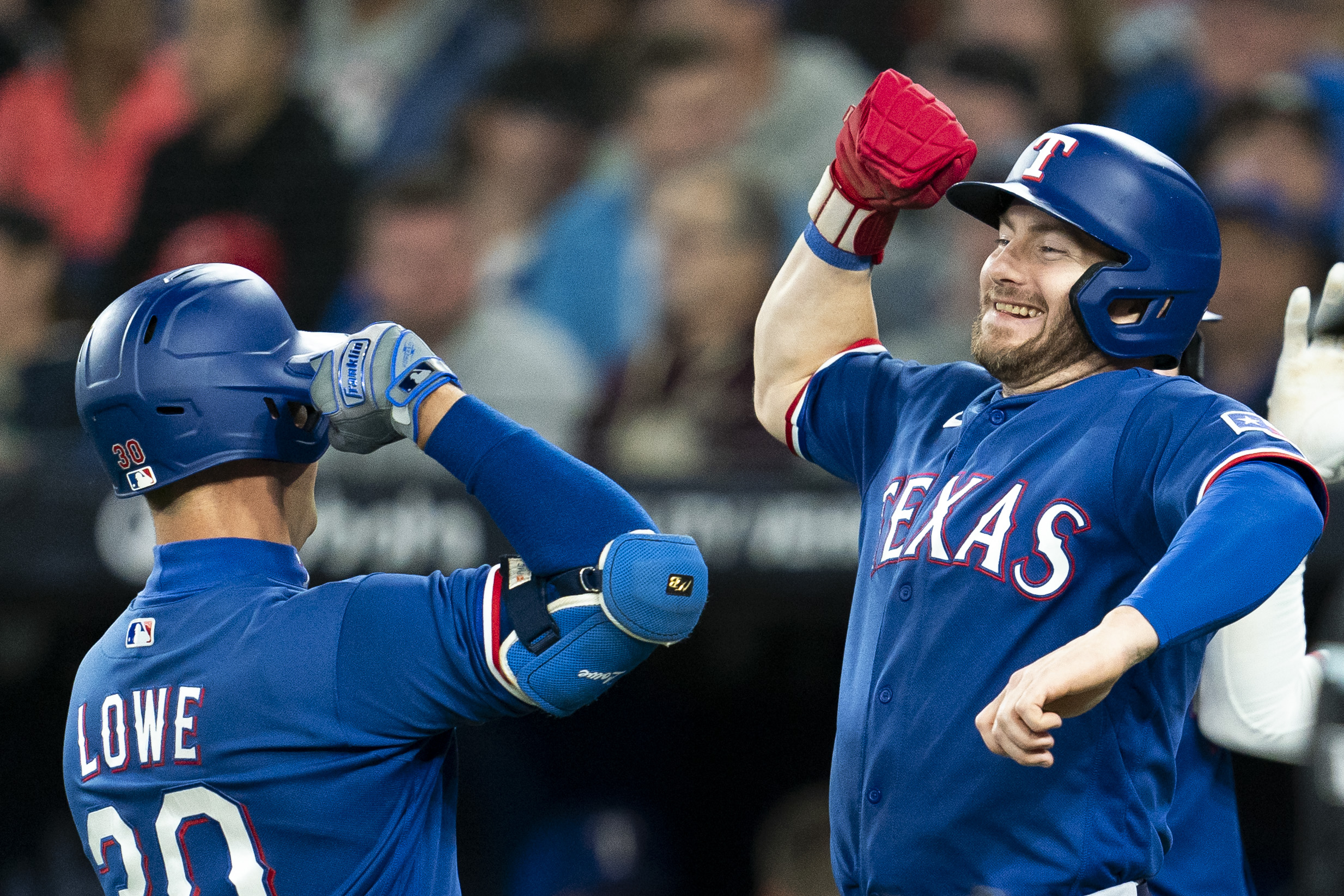 Heim suena un grand slam, Rangers vencen 10-4 a Azulejos