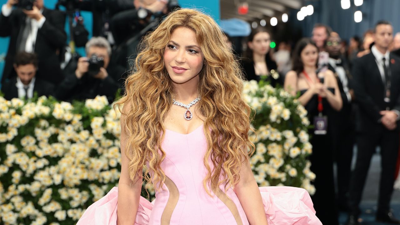 Shakira y Rihanna unirían fuerzas para canción del Mundial de 2026 –  Publimetro México