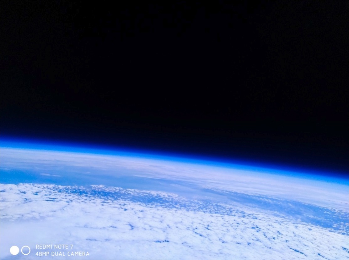 Redmi Note 7 hace una foto en el espacio y vuelve impoluto