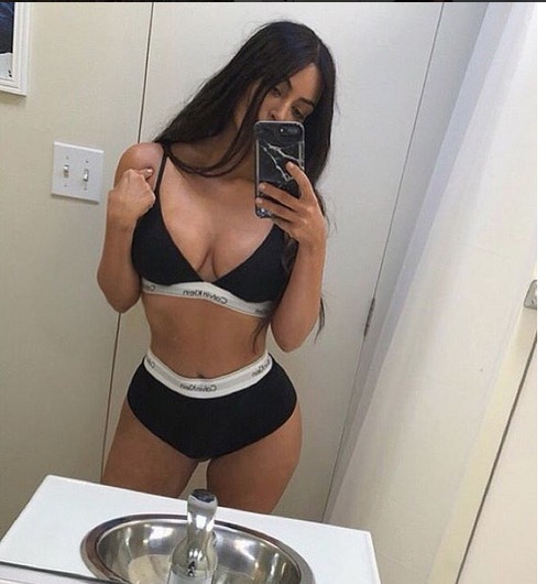 FOTOS: Famosas que aman las selfies con poca ropa