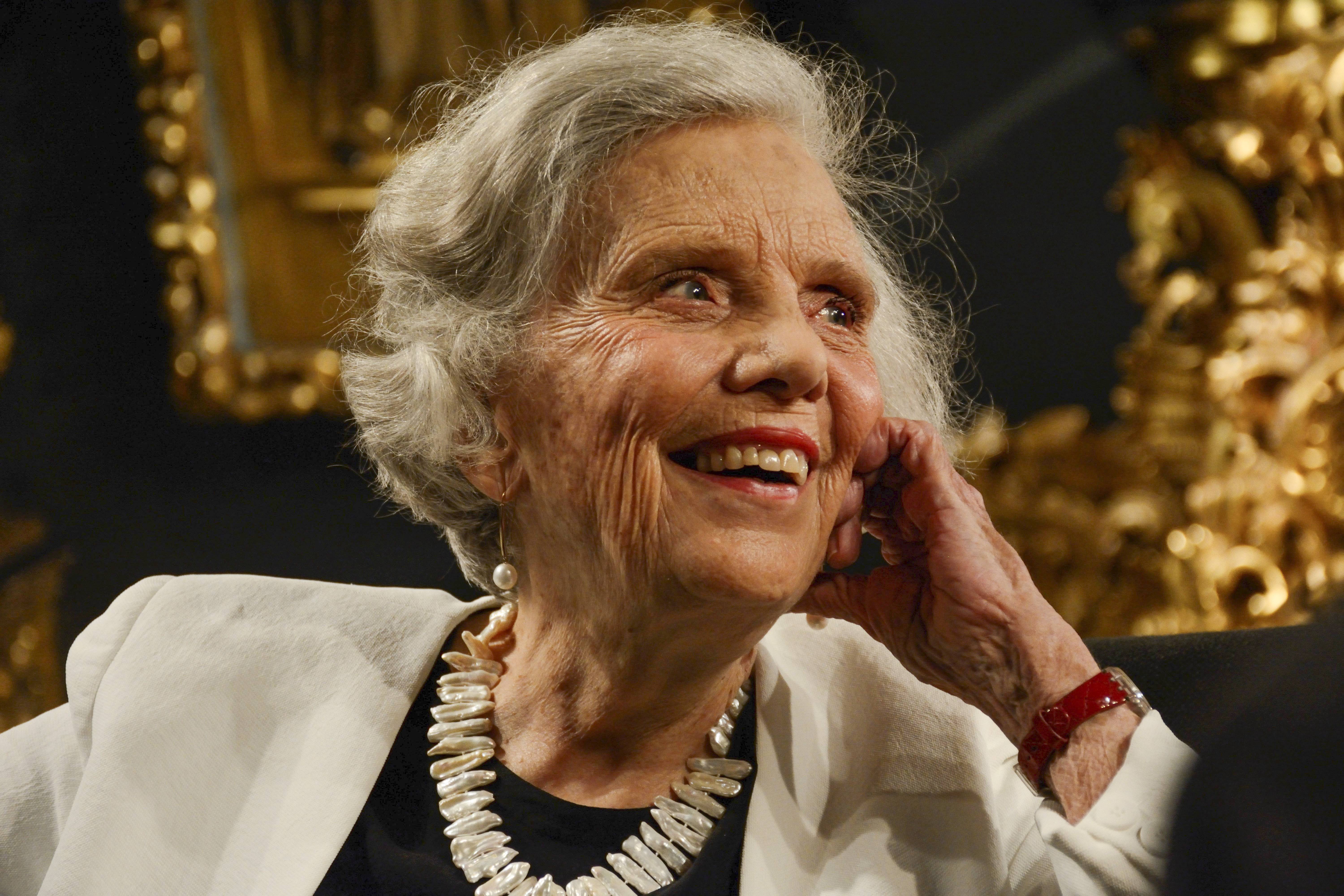 Elena Poniatowska recibió la presea “Sor Juana Inés de la Cruz” –  Publimetro México