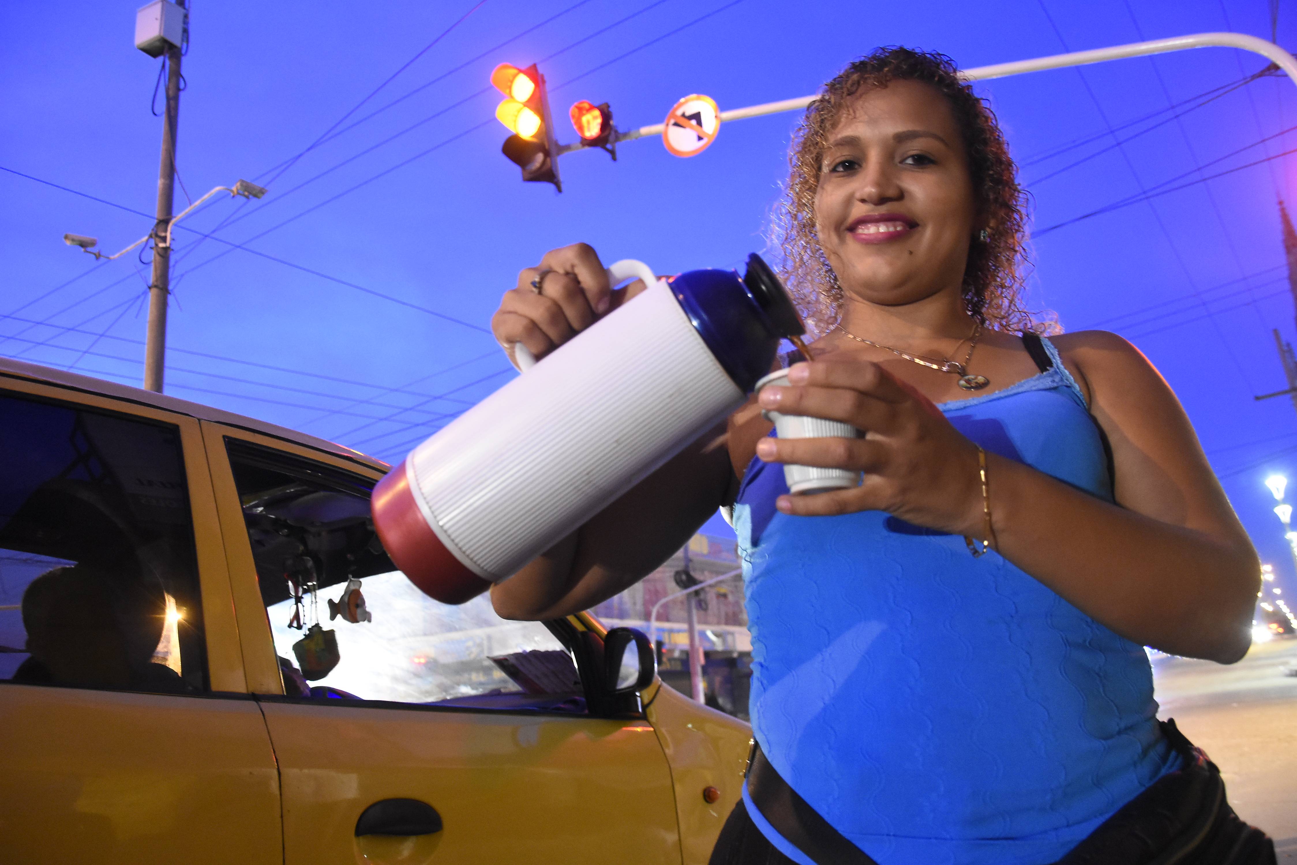 Un amanecer con las tinteras venezolanas en el centro de Barranquilla,  quienes contaron sus dramas – Publimetro Colombia