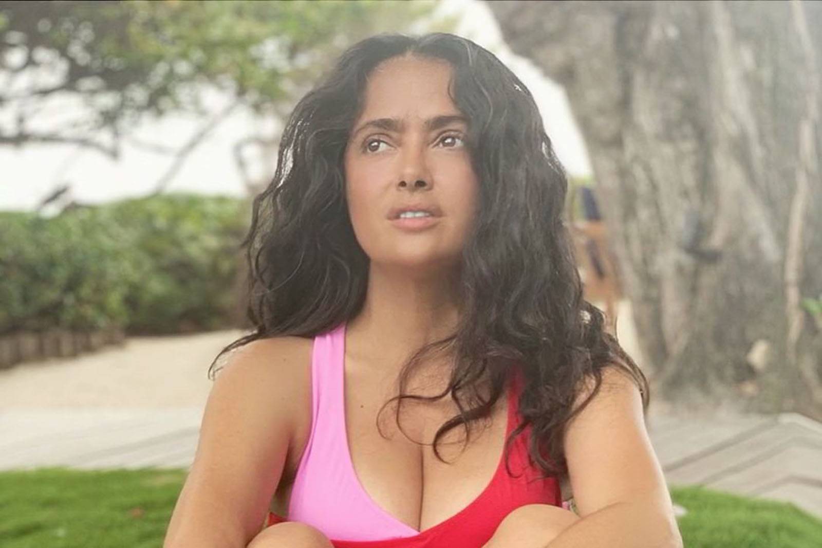 Salma Hayek sueña con quitarse el sujetador en esta sensual foto –  Publimetro México