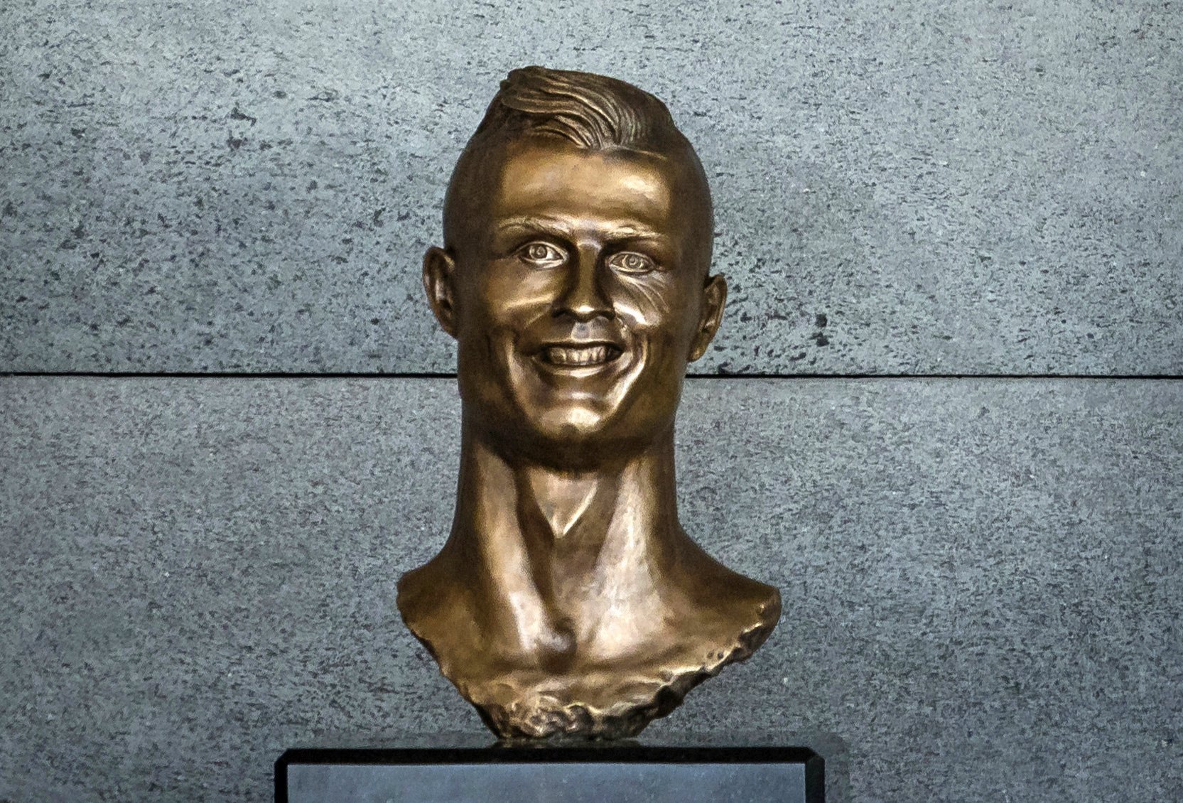 El autor de la Escultura fea de Cristiano Ronaldo habló y se defendió de  las críticas – Publimetro Colombia