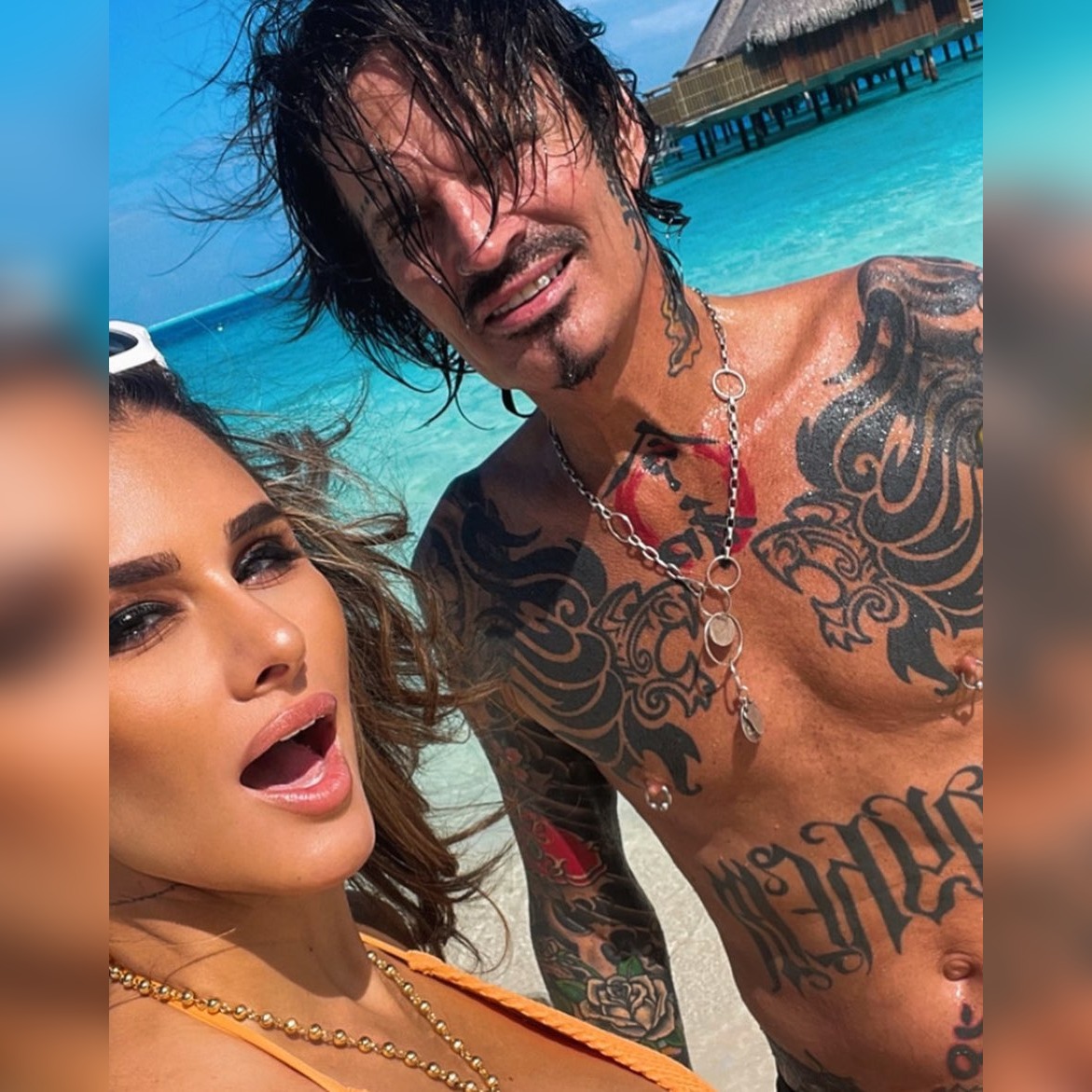 Tommy Lee Así reacciona su esposa ante las fotos desnudo