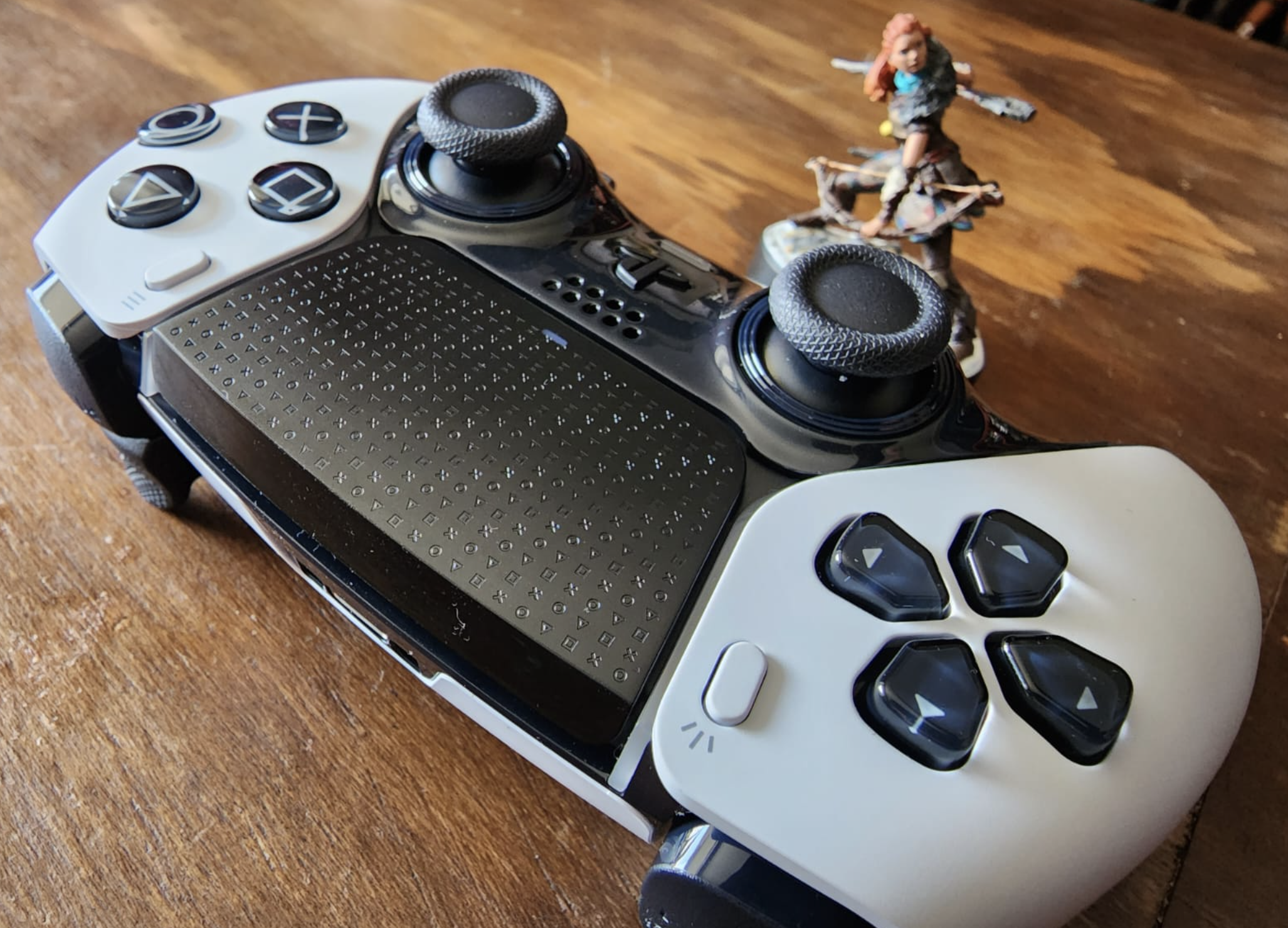 Scuf presenta su mando para PS5, un DualSense personalizable a
