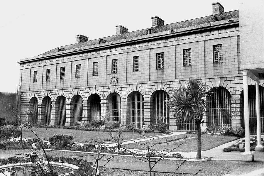 Newgate Street prison in 1964