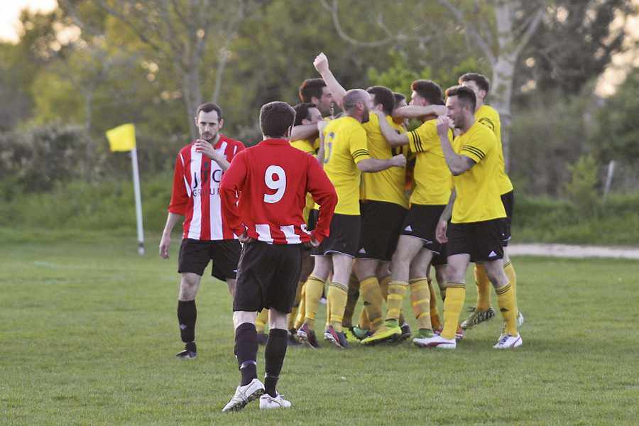 A draw at home to third-placed Jersey Wanderers was all St Paul's needed to avoid a Premiership title playoff with Jersey Scottish