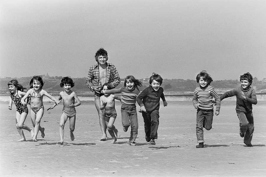 Children running along the beach in 1979