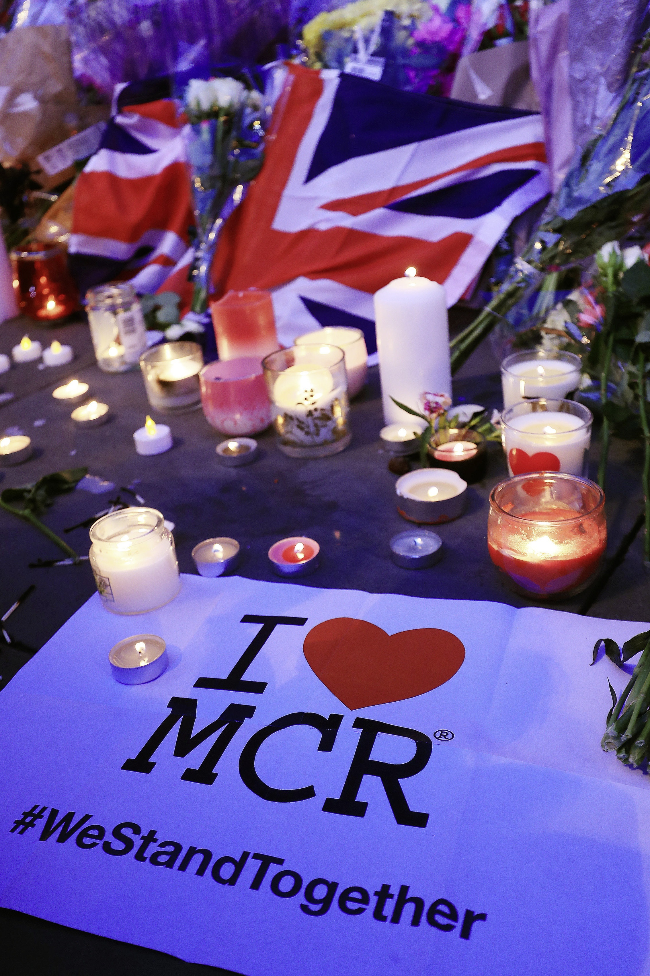 Tributes to victims of the Manchester concert bomb attack in Albert Square, Manchester.. (27032603)