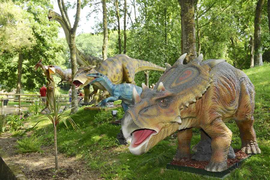 Tamba Park features animatronic dinosaurs