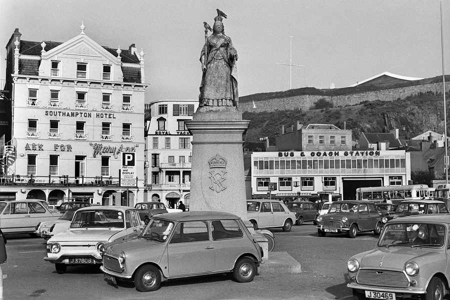 The Southampton Hotel – complete with its 'Ask for Mary Ann' sign – in 1973, when it shared a view of the Weighbridge with the bus and coach station. The statue of Queen Victoria is now situated in the Triangle Park, near the People's Park
