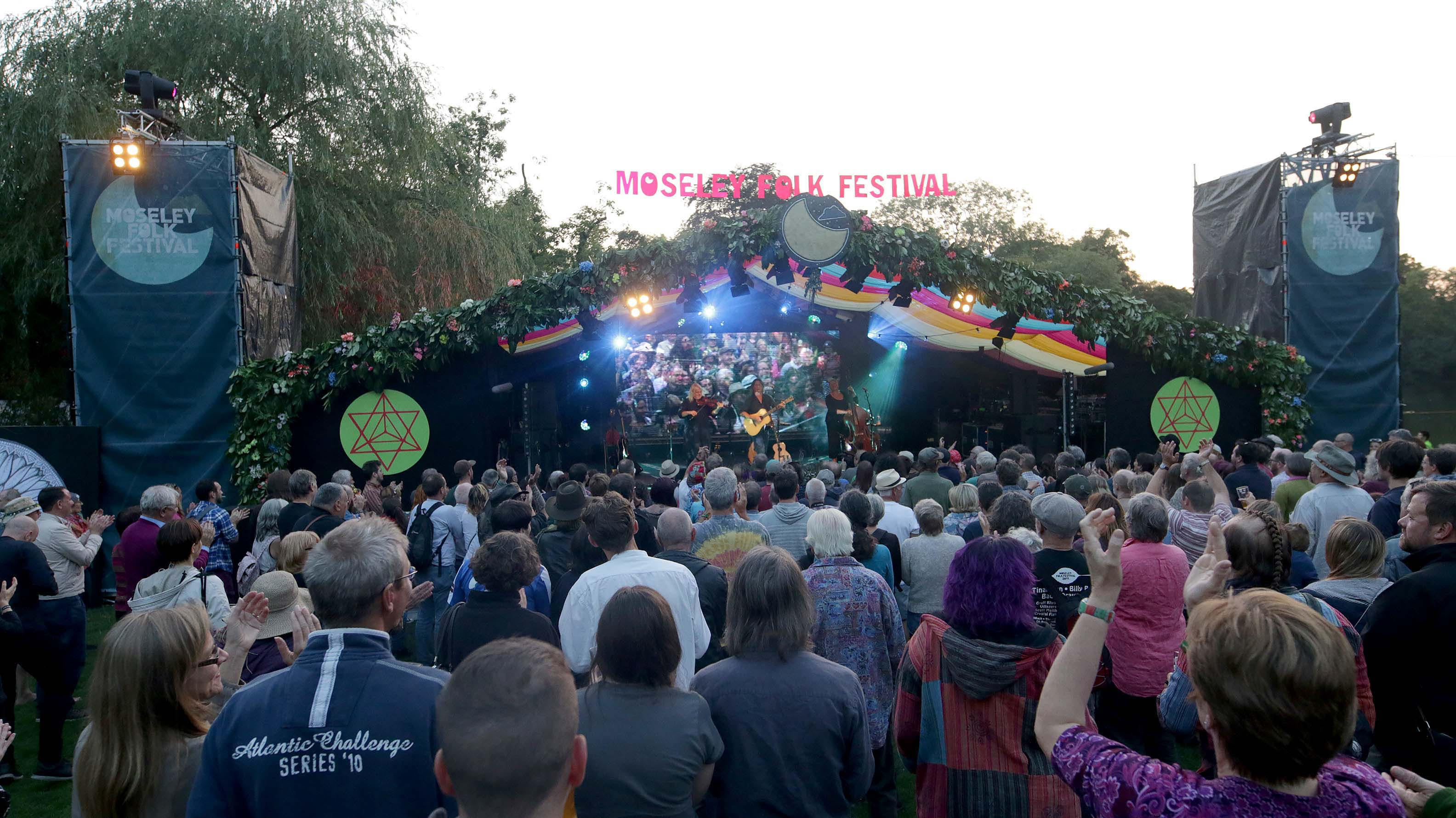 Crowds turn out for Moseley Folk Festival - PICTURES | Express & Star