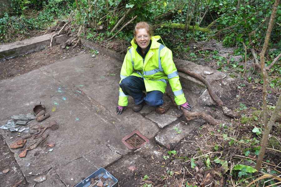 Gilly Carr with a german artefact at a dig at Grouville labour camp