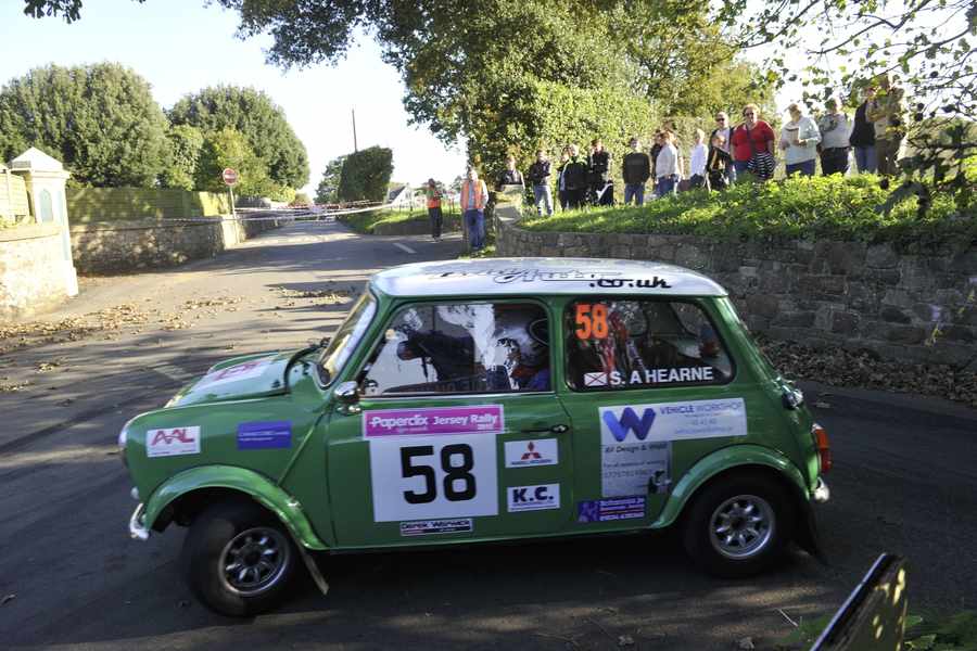 Kevin Shales and Steve Ahearne in the Austin Mini