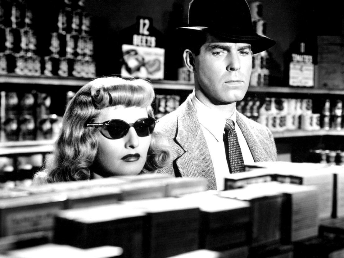 Barbara Stanwyck and Fred MacMurray in Double Indemnity (28831088)