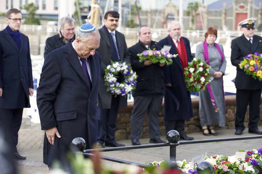 Mr Regal laying a wreath at the Maritime Museum on Holocaust Memorial Day
