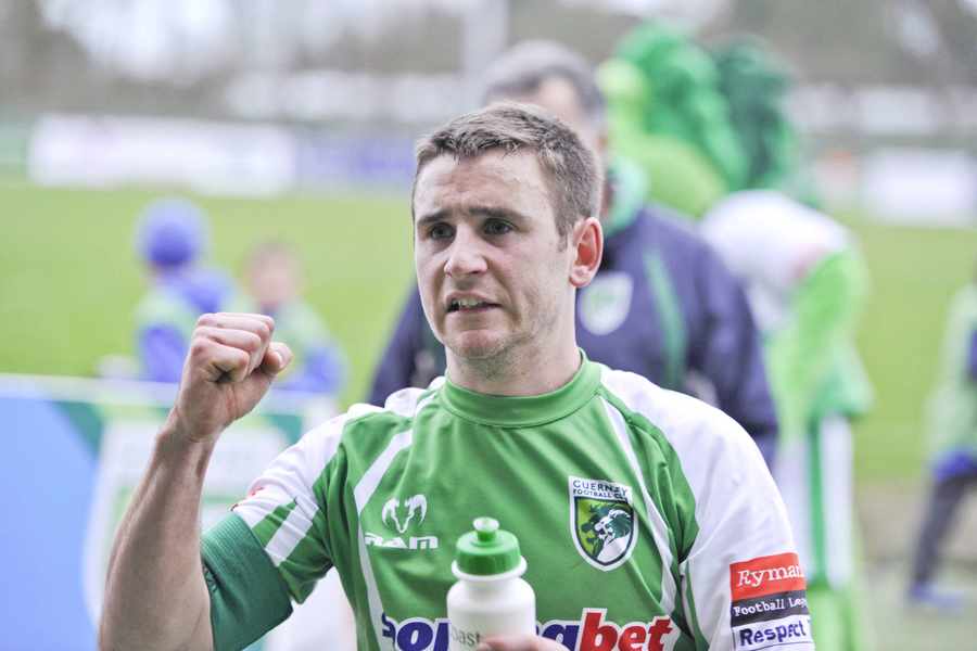 Guernsey FC captain Sam Cochrane has said Jack Boyle should move to the sister isle if he is serious about playing for the Green Lions