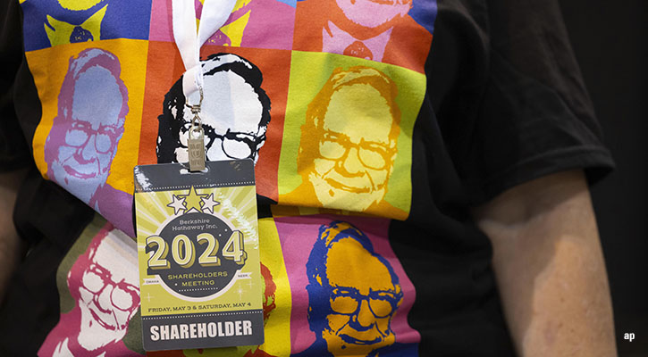 Shareholder at the Berkshire Hathaway meeting