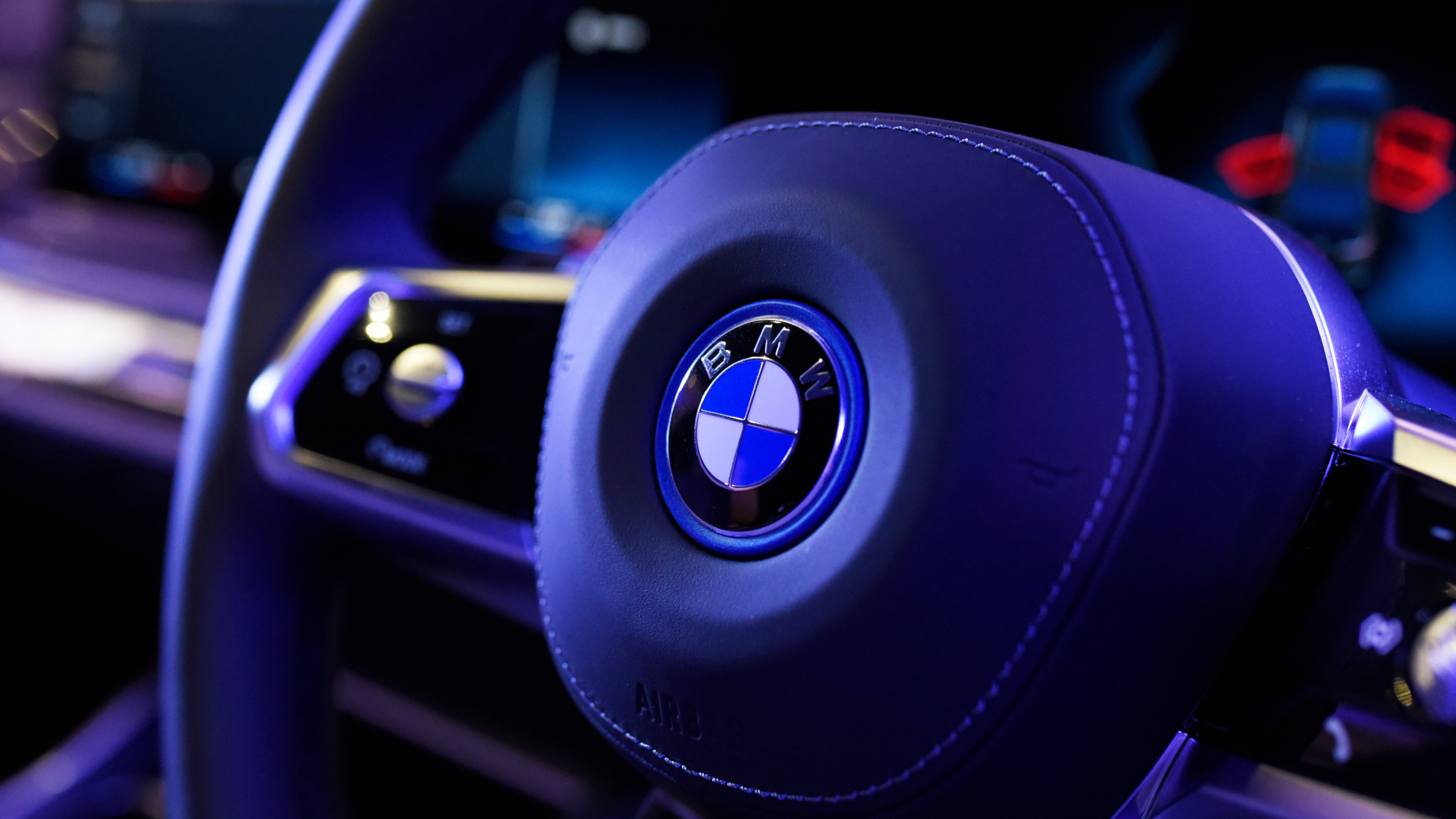 A BMW logo of the BMW i7 electric car.