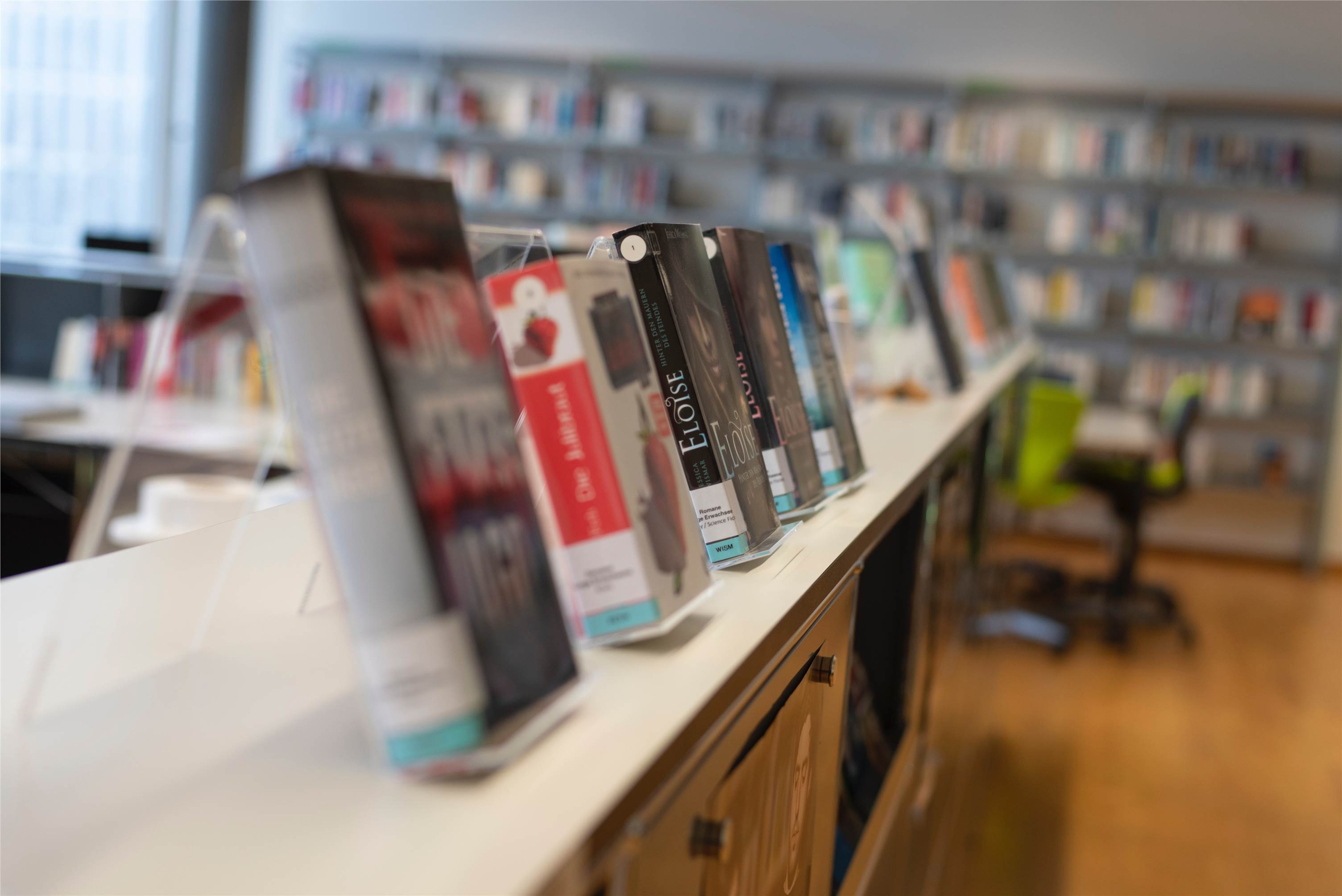 Bücher auf Regal