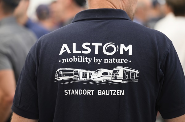 Salari&eacute; d&apos;Alstom lors de l&apos;inauguration d&apos;un site en Allemagne en juillet 2024.