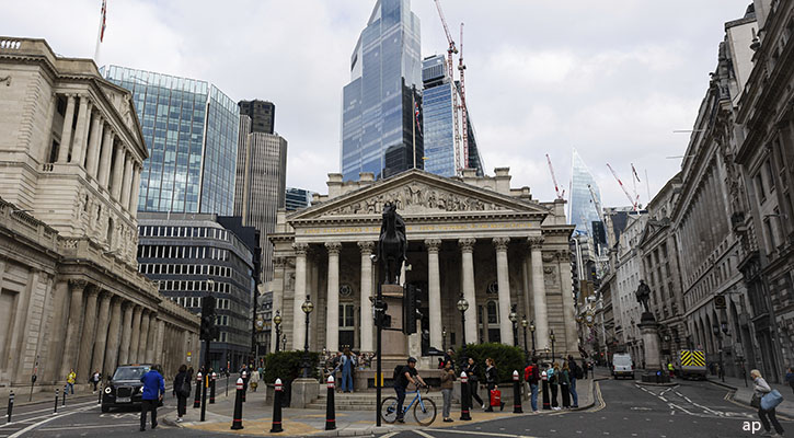 Bank of England intervenes in 'dysfunctional' bond market