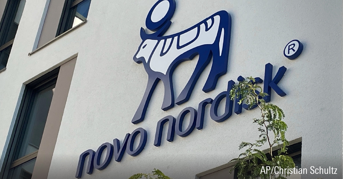 Det danska l&auml;kemedelsbolaget Novo Nordisks logotyp p&aring; fasaden till det nya tyska huvudkontoret.