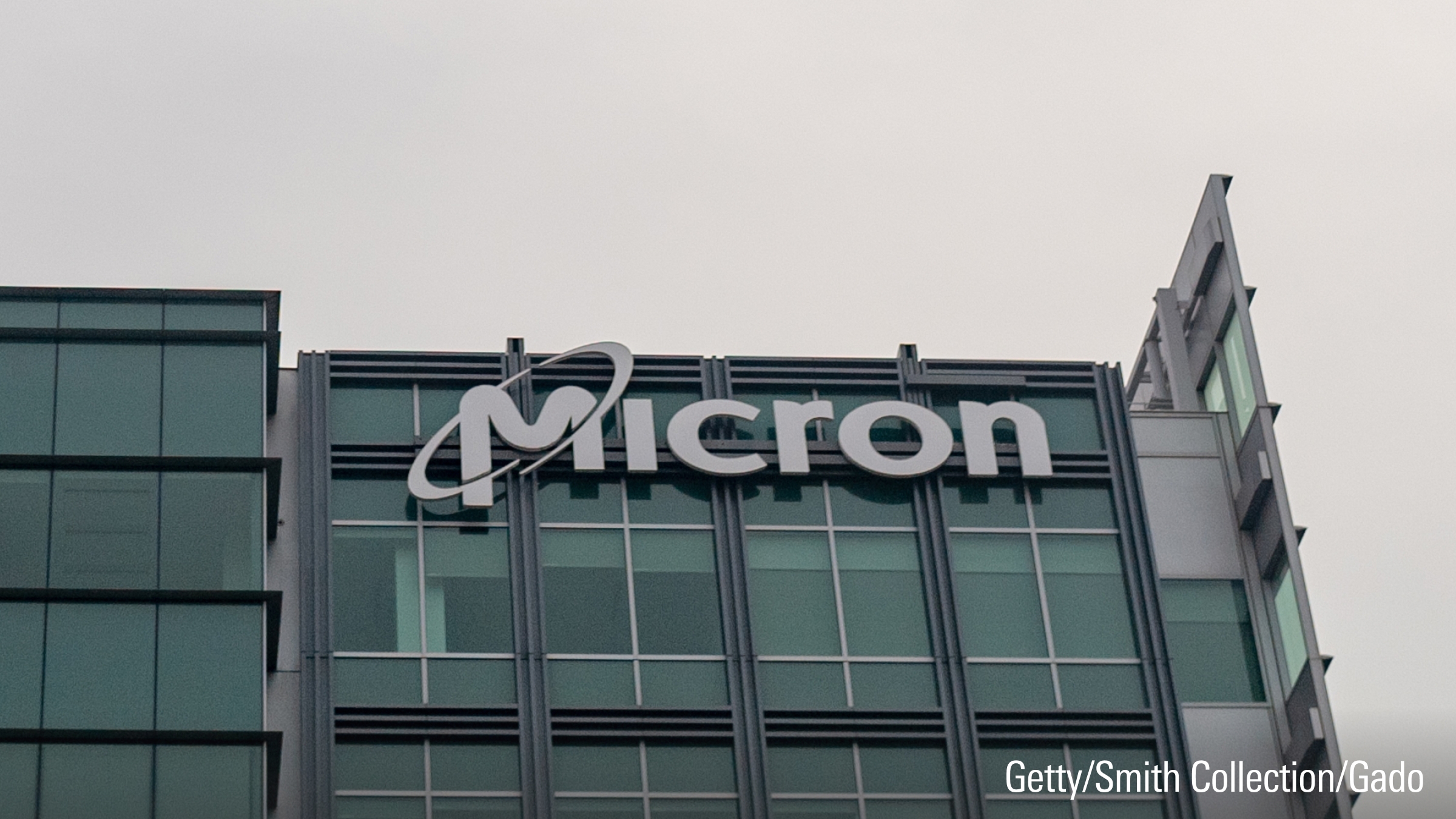 Fa&ccedil;ade d'un b&acirc;timent portant le logo de Micron dans la Silicon Valley, &agrave; Santa Clara, en Californie.