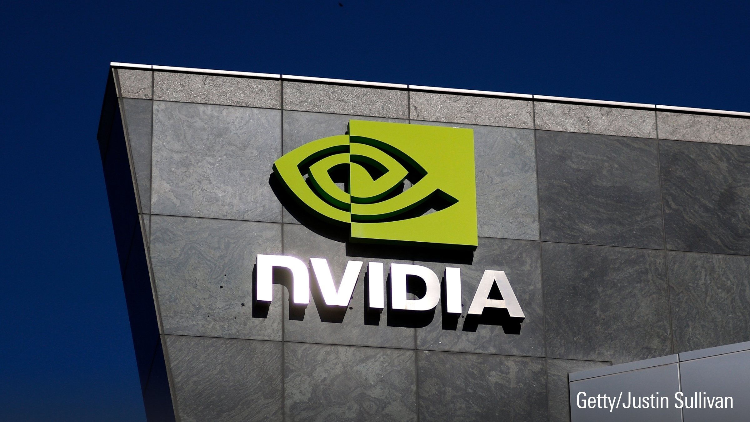 Het logo van Nvidia wordt getoond op een bord in het hoofdkantoor van Nvidia op 26 februari 2025 in Santa Clara, Californi&euml;.