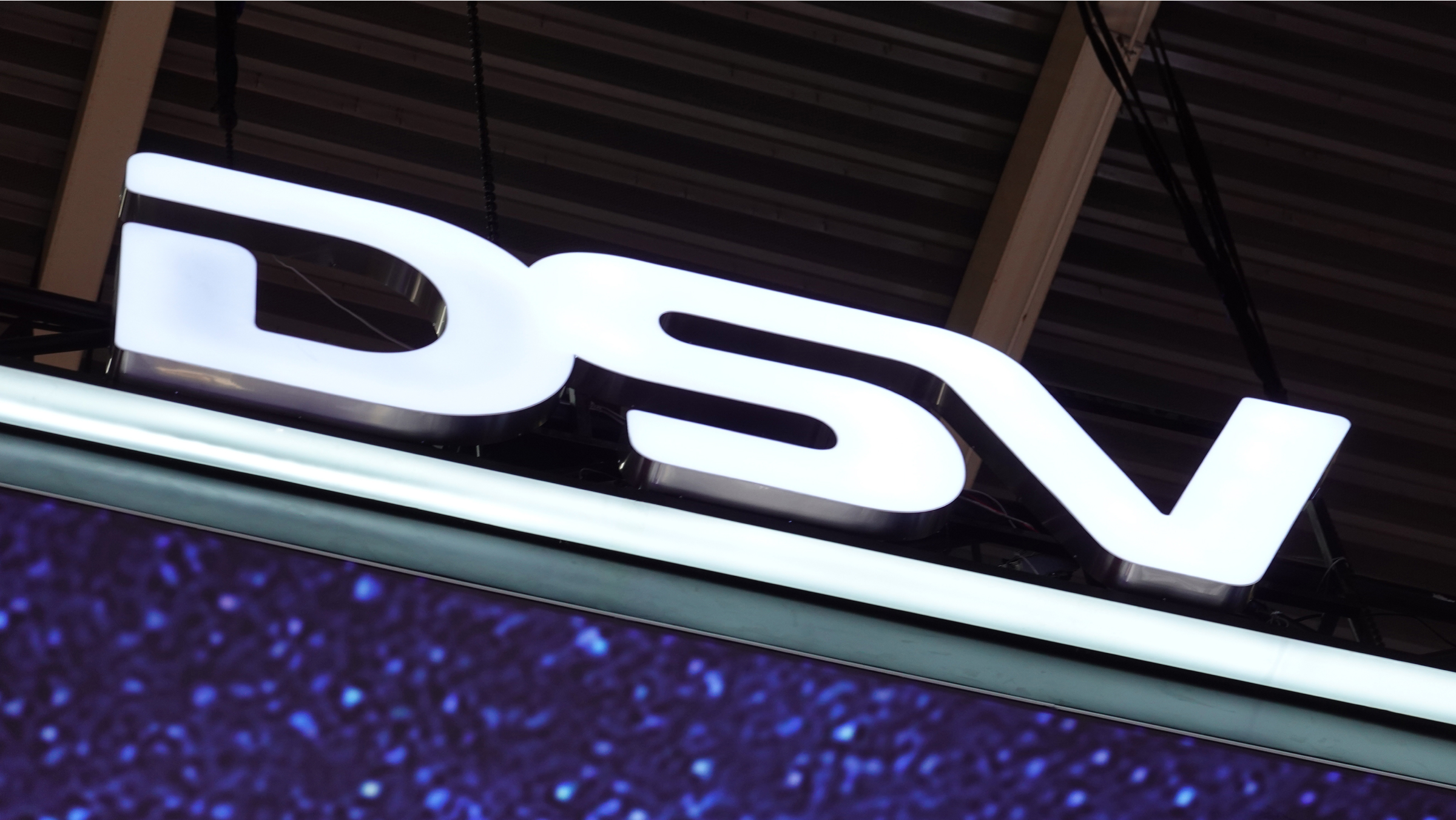 The illuminated "DSV" sign at the 3rd China International Supply Chain Expo.