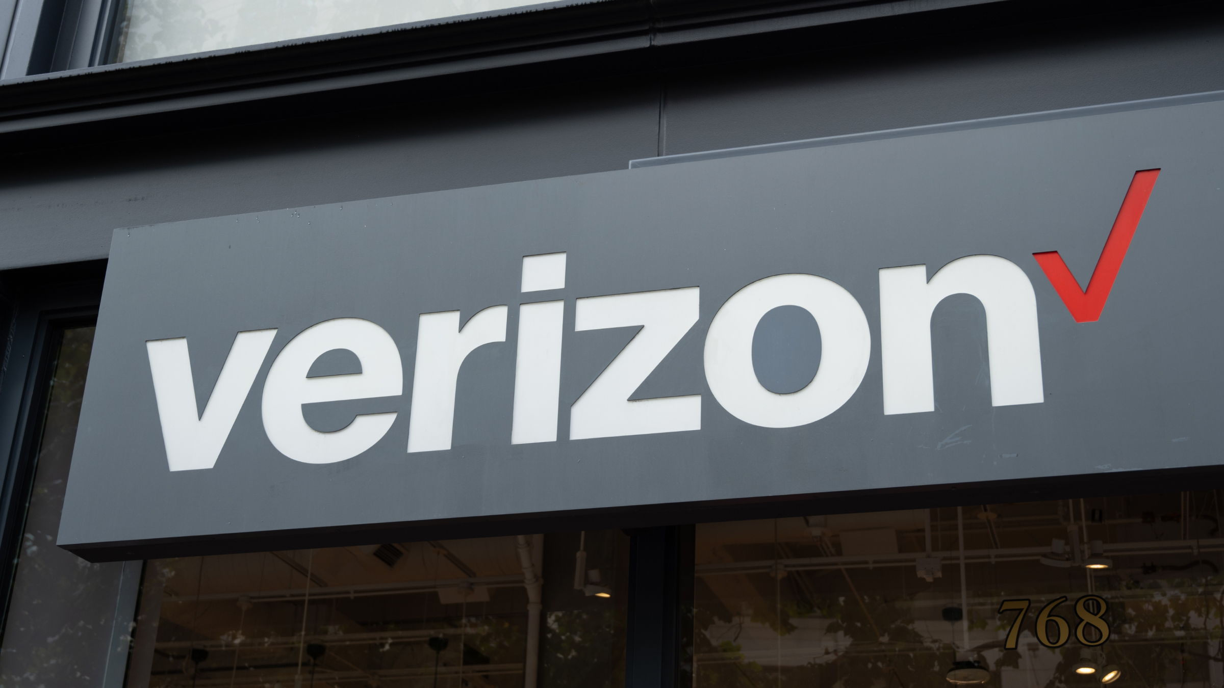 US Telecom: Verizon Shells Out $3 Billion for Spectrum as SpaceX Treads Lightly
