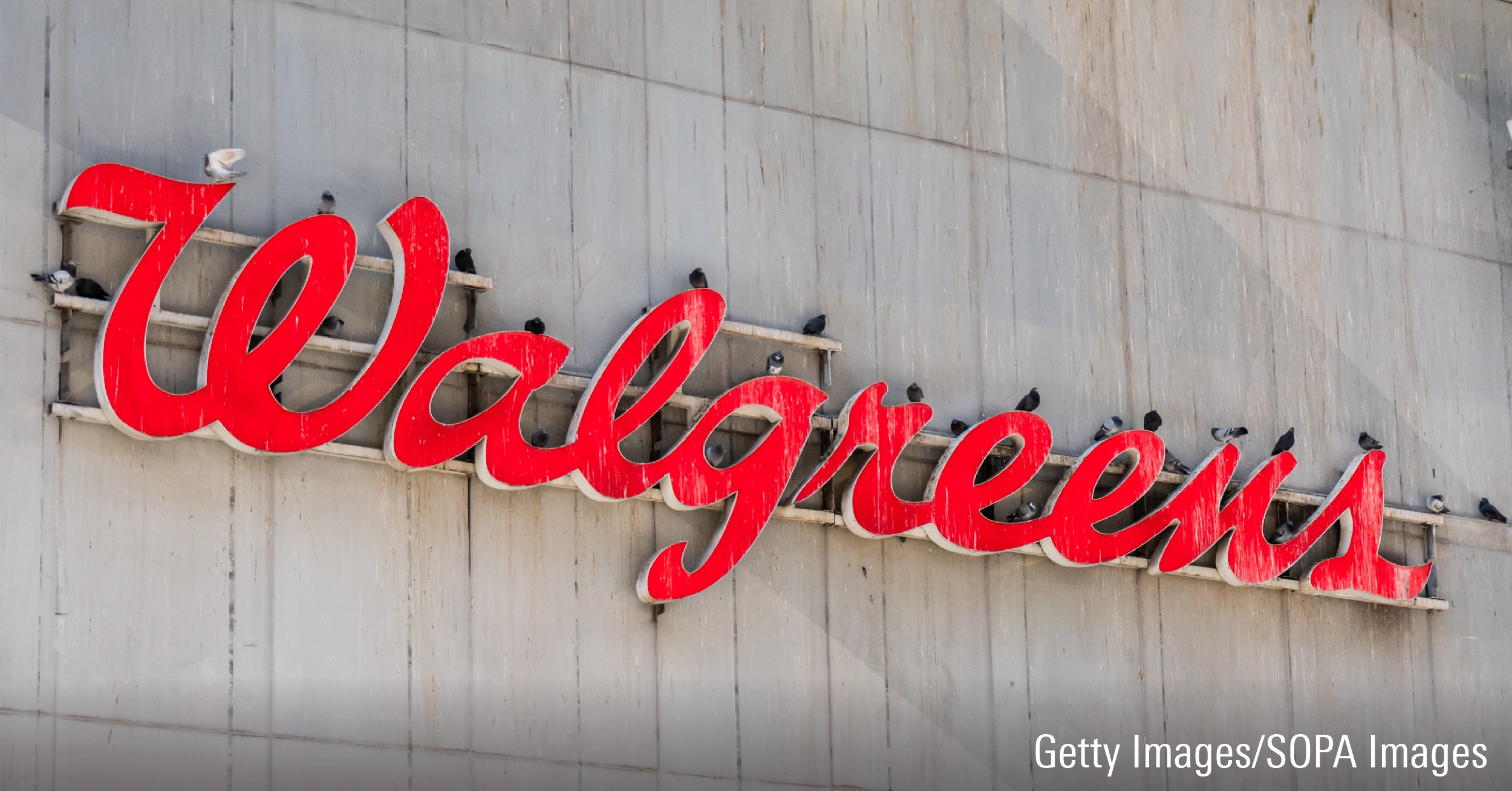 Le logo de la cha&icirc;ne am&eacute;ricaine de pharmacies Walgreens est visible dans le centre de Manhattan.