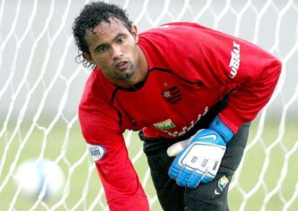 Goleiro Bruno vende camisas do Flamengo para sobreviver &ndash; R7 Esportes